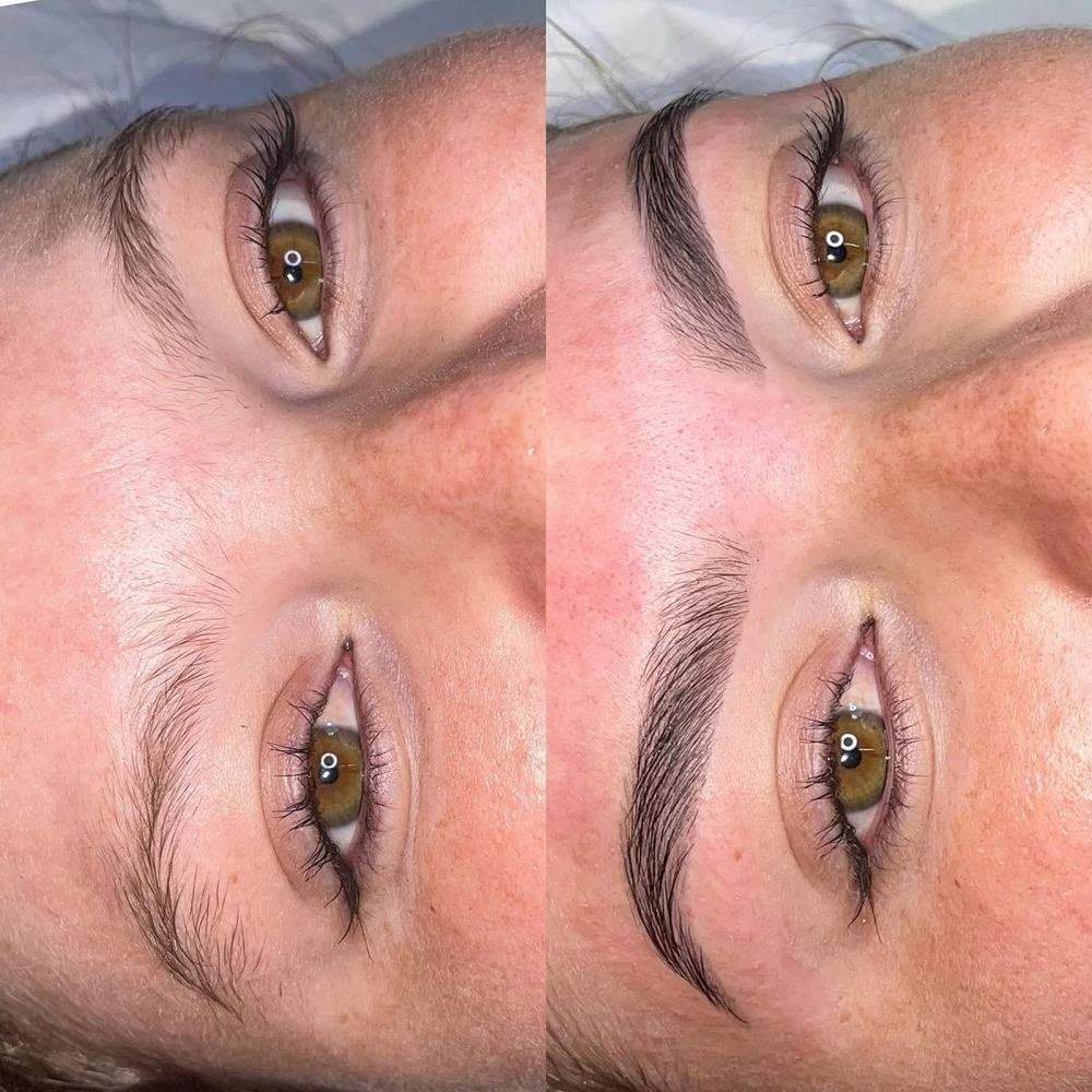 Antes y después de micropigmentación de cejas: vello irregular convertido en cejas simétricas y definidas